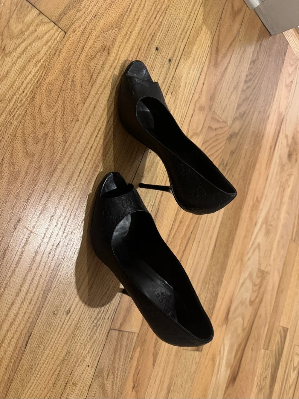 Gucci Guccissima Black Leather Peep Toe Pumps Heels Size 37.5 Made in Italy